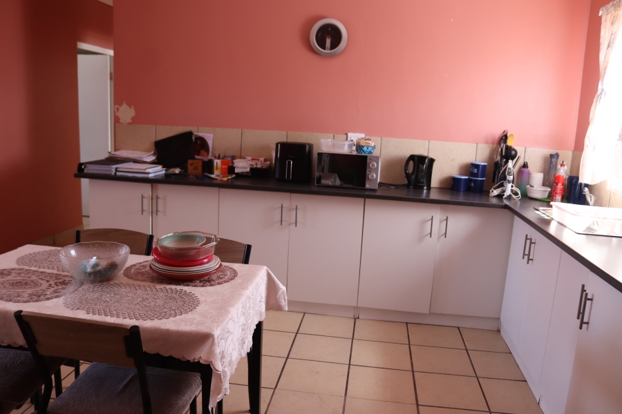 3 Bedroom Property for Sale in Louwville Western Cape